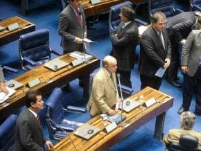 Com quorum baixo, Senado adia minirreforma eleitoral