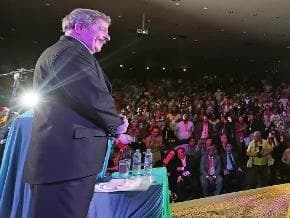 Lula culpa "elite brasileira" e defende Mais Médicos