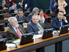 CCJ da Câmara adia discussão do fim do foro privilegiado