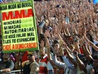 Cerca de 40 mil participam de protesto em frente ao Congresso