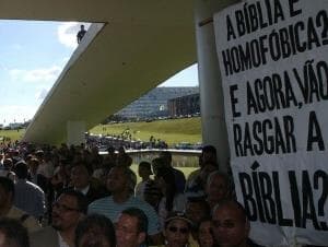 Evangélicos protestam contra aborto e casamento gay