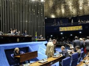 Senado revoga cassação de Luiz Carlos Prestes