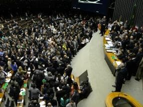 Congresso derruba vetos de Dilma à Lei dos Royalties