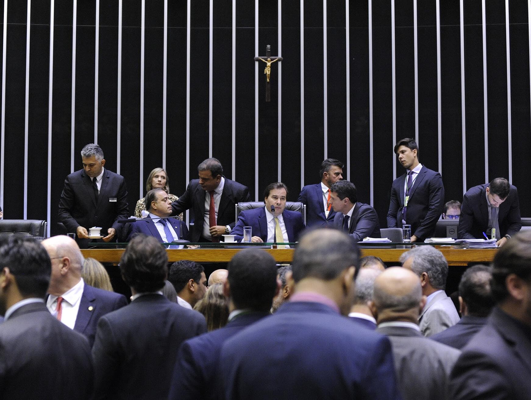 Partido de Bolsonaro chama de "bomba atômica" prorrogação de incentivo fiscal aprovada pela Câmara