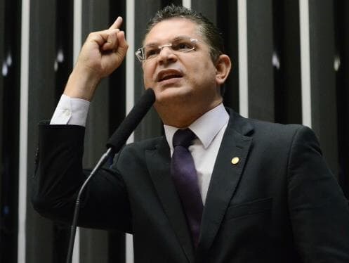 Em provocação a petistas, deputados pedem inclusão de "Moro" em seus nomes parlamentares