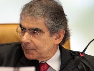 Ayres Britto: governo precisa ser mais convincente sobre reformas