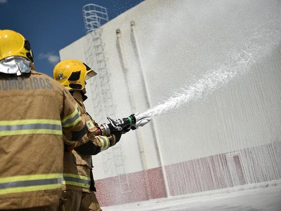 Bombeiros do DF ganham prêmio por economia de água