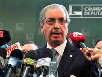 Ministério Público pede fim de transmissões de rádio de Cunha