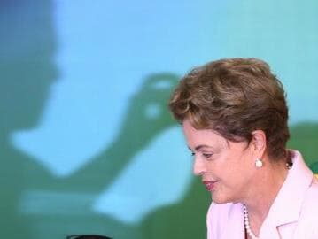 Dilma envia orçamento com déficit ao Congresso