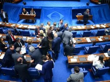 Senado aprova fusão temporária de partidos