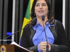 Em discurso, senadora elogia seus doadores eleitorais