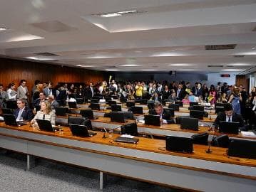 Senadores aprovam aumento de até 78% para servidores do Judiciário