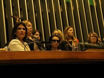 Excluídas, deputadas preparam boicote à reforma política