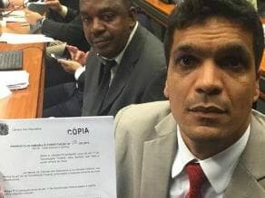 Deputado quer trocar povo por Deus na Constituição