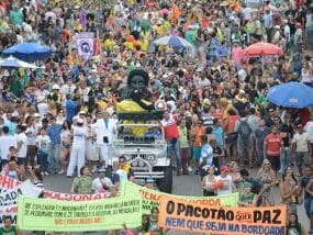 Pacotão faz rolezão do Planalto à Papuda