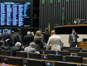 Câmara aprova texto base da dívida dos estados