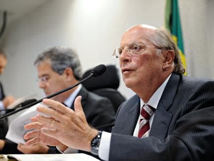 Reale: "Projeto causa vergonha internacional"