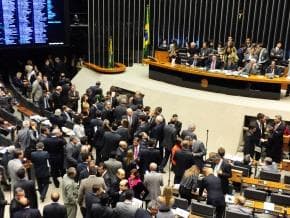 Câmara aprova prorrogação dos contratos do FNDE