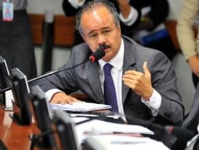 Regra sobre carteira de estudantes divide deputados da CCJ