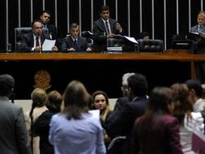 Câmara encerra votação de restrições a partidos