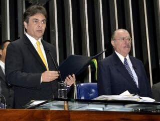 Cássio, primeiro barrado pela ficha limpa no Senado, toma posse