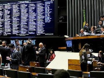 Deputados aprovam projeto que cancela precatórios não sacados há dois anos