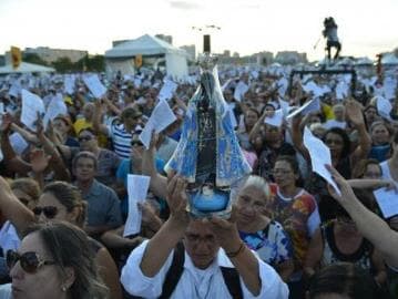 Nossa Senhora Aparecida na passarela do samba