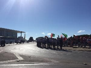 Brasília vive manhã de protestos em frente ao Planalto