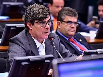 Aliados de Cunha querem destituir presidente do Conselho de Ética