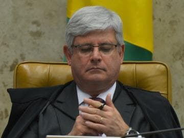 PGR vê indícios de crime em contas atribuídas a Cunha na Suíça