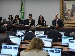 CCJ aprova PEC da cassação imediata de mandato