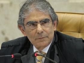 Ayres Britto: mensalão do PT atrapalhou caso tucano