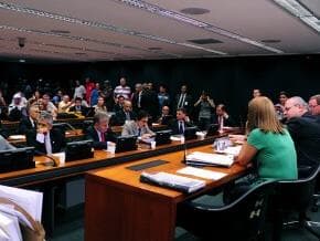 Vista adia novamente votação da Lei do Caminhoneiro