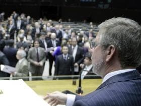 Congresso tenta retomar votações após recesso parlamentar