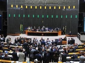 O bloco do Congresso abre alas e pede passagem