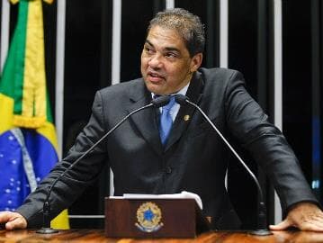 Senador acusado de pedofilia migra para Partido da Mulher Brasileira