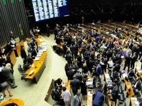 Congresso derruba veto sobre aposentadoria aos 75