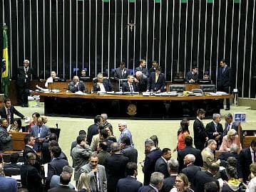 Deputados conservam veto a programa de moradia para policiais