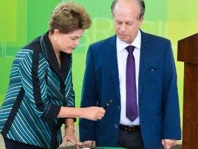 Dilma defende Petrobras e diz que ajuste não prejudicará o MEC