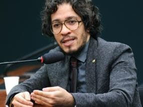 Jean Wyllys: Cunha é "cínico e oportunista" ao estender benefício a deputado gay