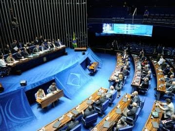 Senado aprova licença-maternidade de seis meses para militares