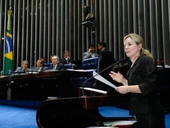 Senado aprova adiamento de início de vigência da Lei das ONGs