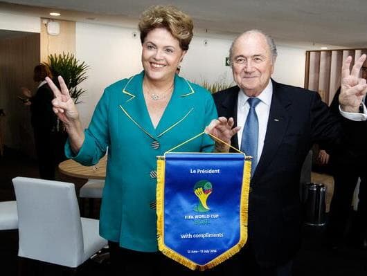 Dilma e Blatter são xingados na abertura da Copa