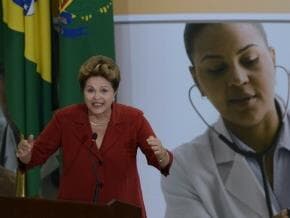 Dilma sanciona Lei do Ato Médico com veto parcial