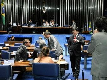 Senado aprova ida de nova comissão à Venezuela