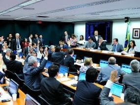 Comissão aprova redução da maioridade penal