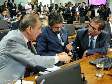 Senadores aprovam aumento de até 78% para servidores do MP