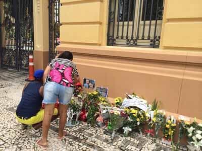 Fotos: cartazes homenageiam ideais de Campos em Recife