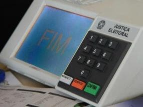 CCJ rejeita voto facultativo nas eleições