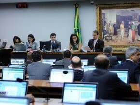 Votação da Lei da Palmada derruba sessão da CCJ